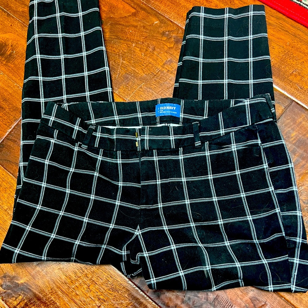 Old Navy Ankle Pixie Pants. Size 16 regular